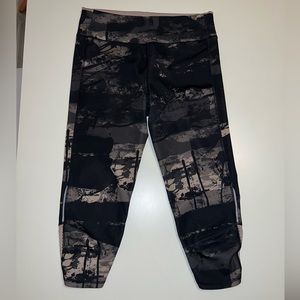 Adidas | Crop Patterned Leggings | Small